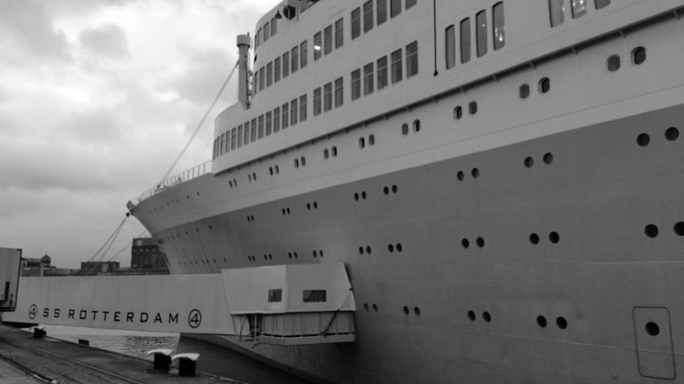 SS Rotterdam in de haven